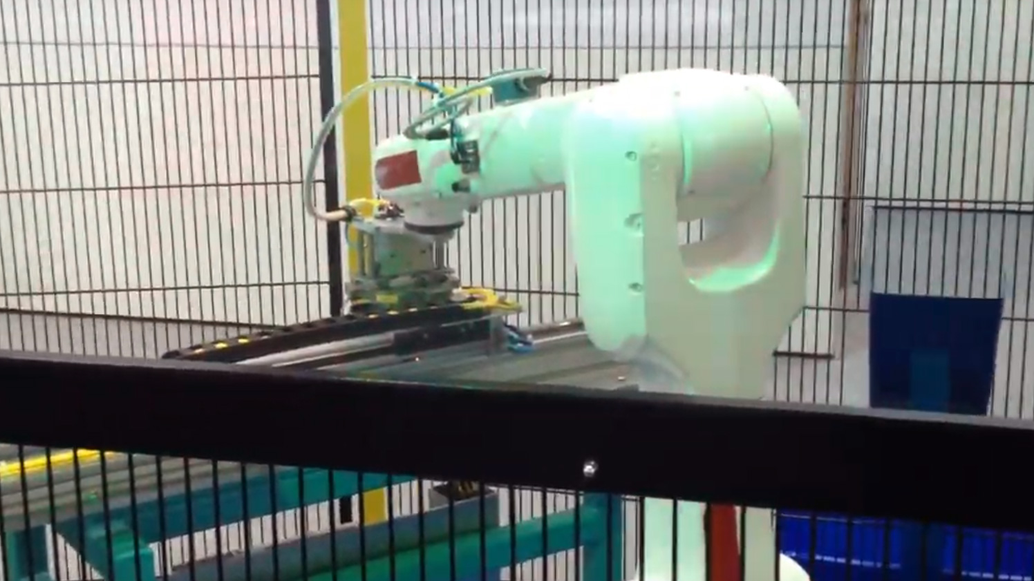 Automation mit 40 Tonnen Exner Presse